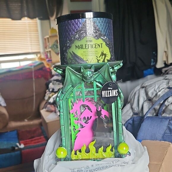 DISNEY VILLIANS x BATH & BODY WORKS Maleficent Shadowbox Light Up Candle Holder - Picture 7 of 14